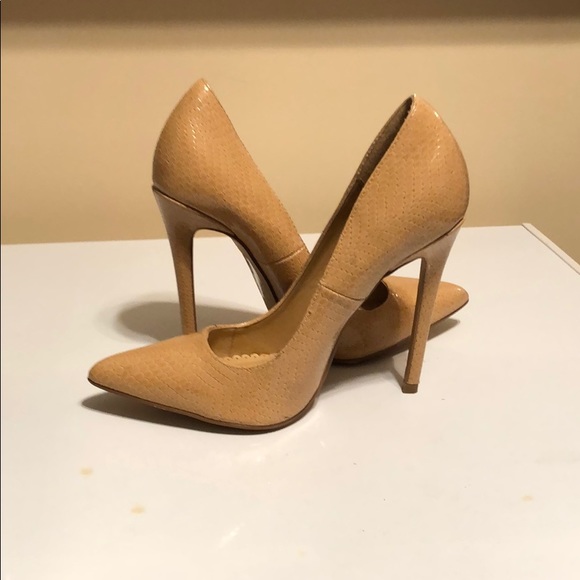Tan Heels - Picture 2 of 2